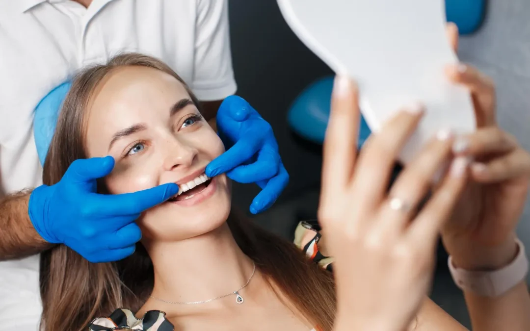 ¿Cuánto cuesta un blanqueamiento dental? Guía de precios y factores reales